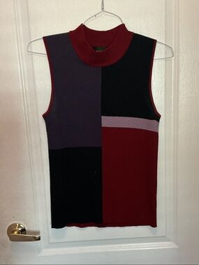 Colorblock Sleeveless Mock-Neck Tank Top in Burgundy, Plum and Black